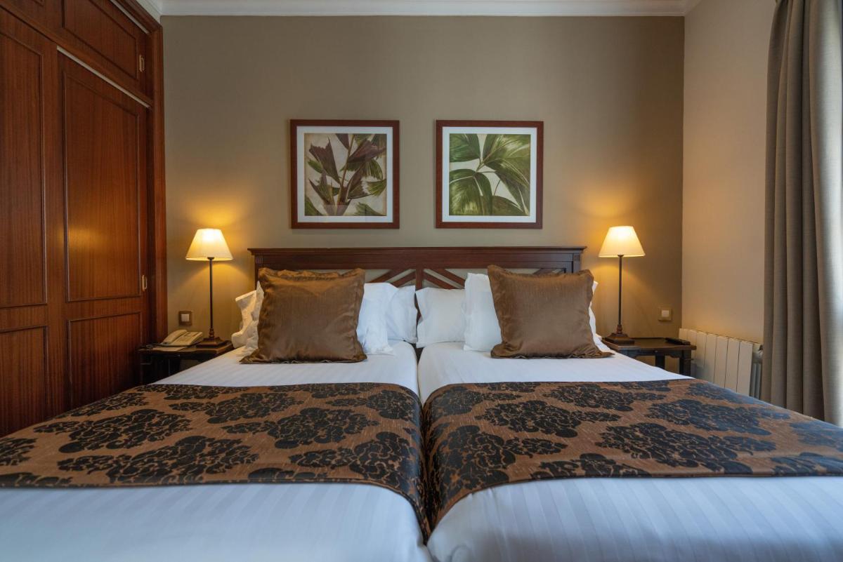 Cama o camas de una habitación en Laguna Nivaria Hotel & Spa