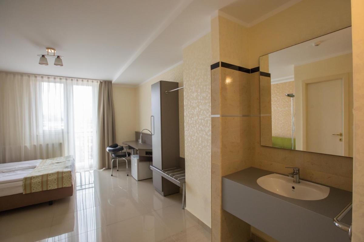 Hotel Seneca - Housity