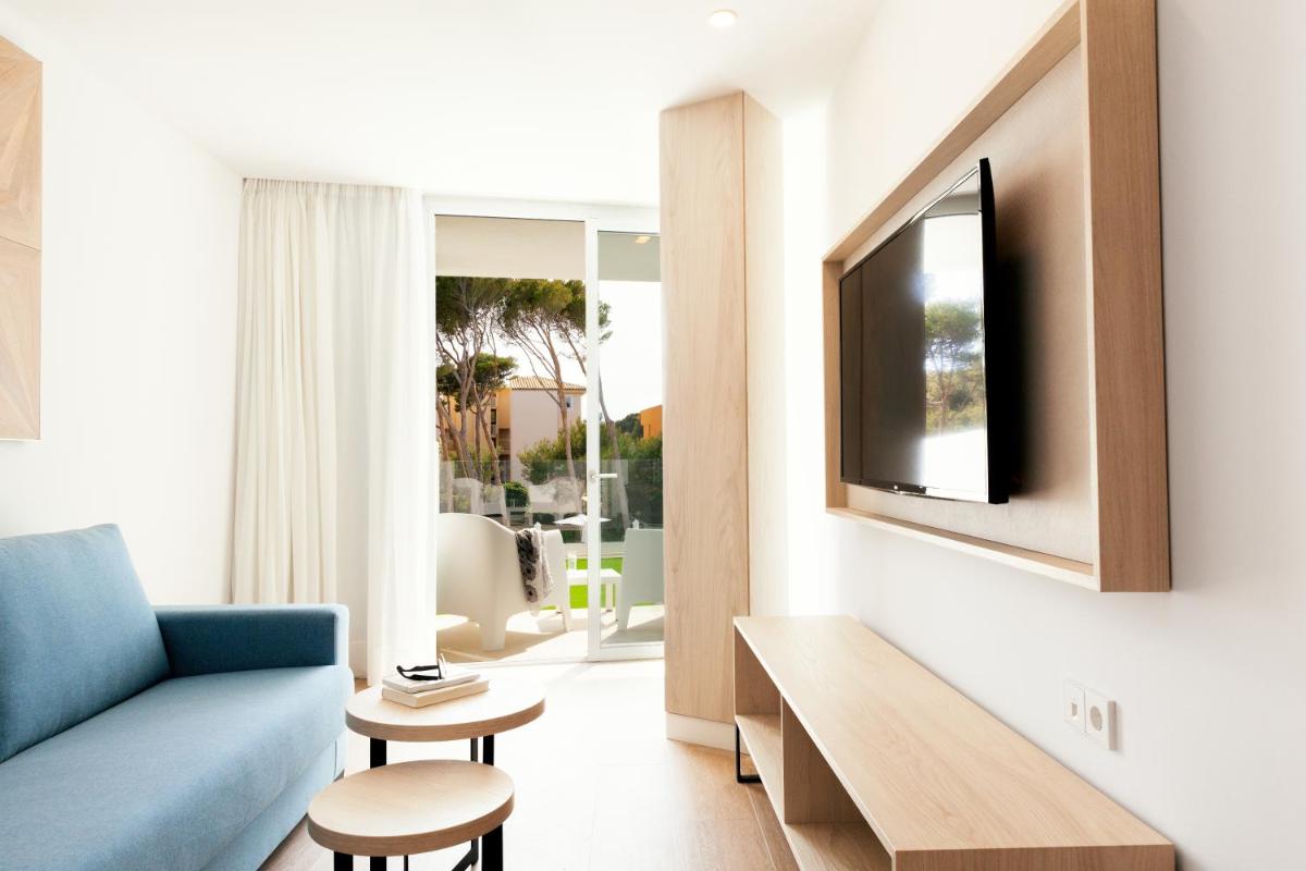 Una televisión o centro de entretenimiento en Diamant Hotel & Aparthotel