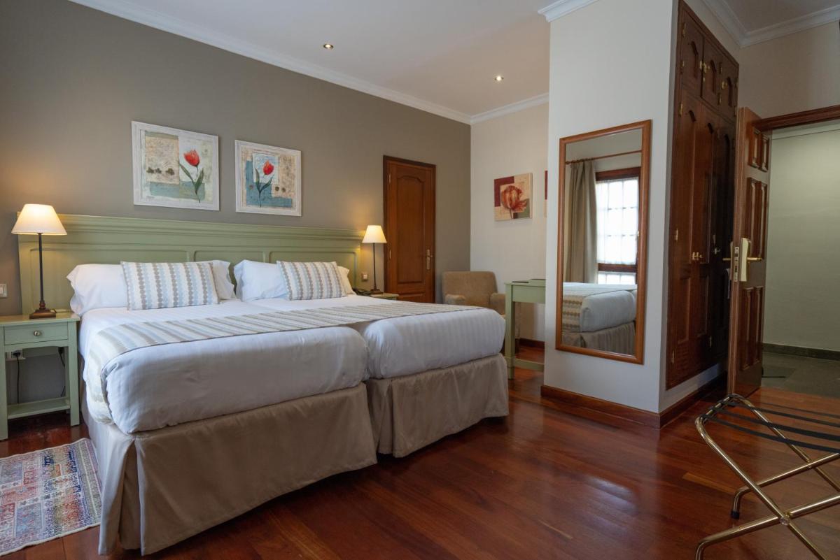 Cama o camas de una habitación en Laguna Nivaria Hotel & Spa