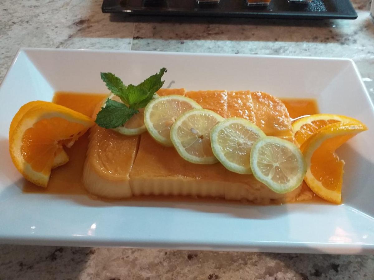Comida en o cerca de este hotel