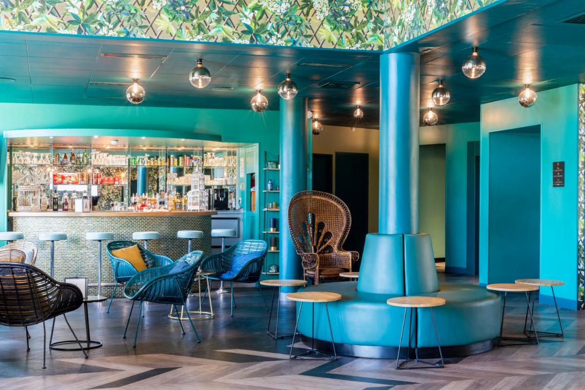 Coin salon dans l'établissement Best Western Hôtel Grand Parc Marne La Vallée