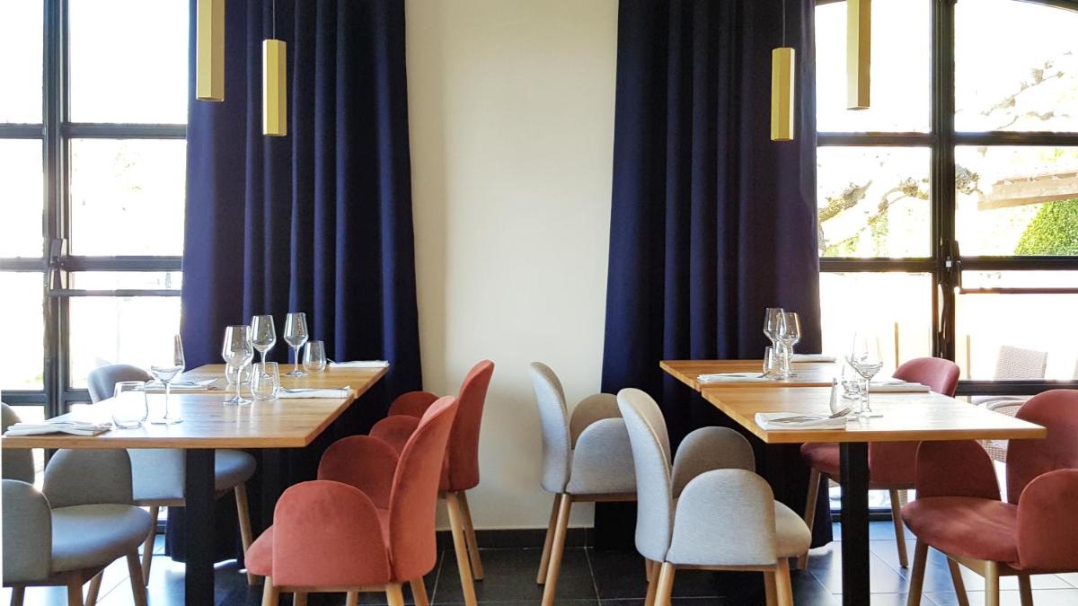 Coin salon dans l'établissement Le Domaine Du Colombier