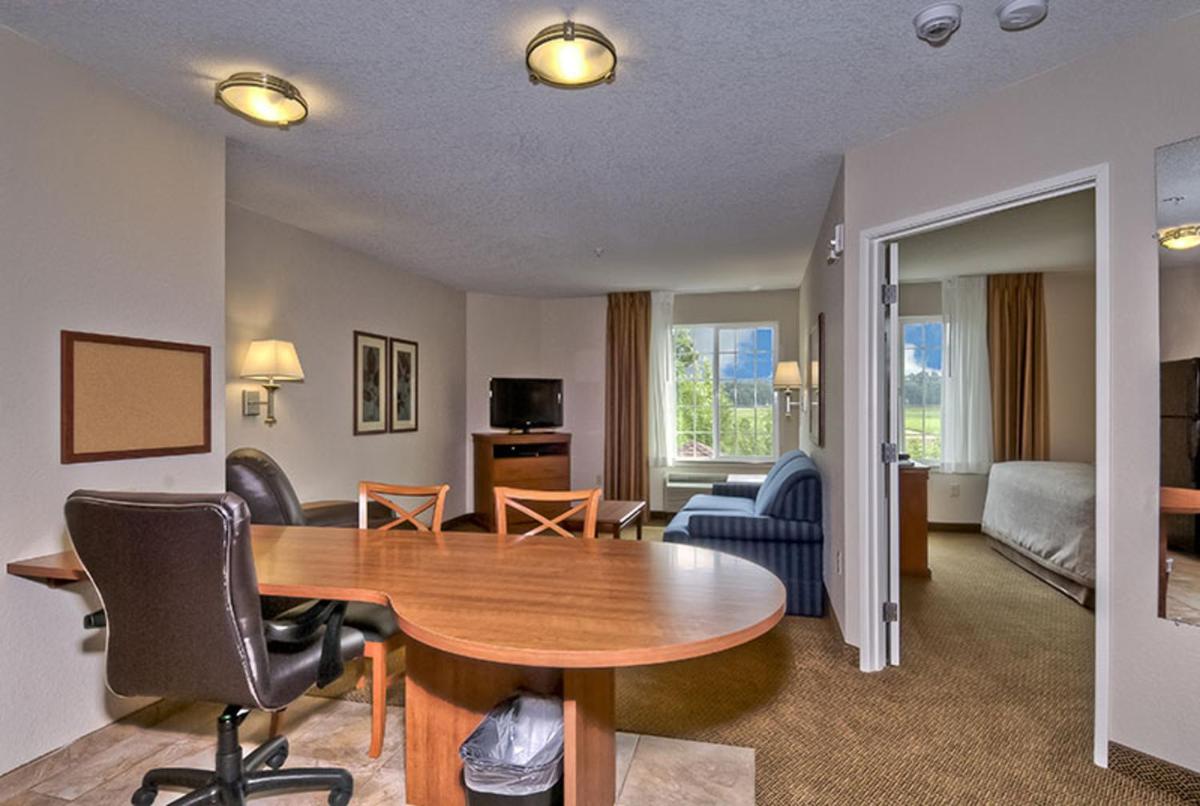 Candlewood Suites Burlington by IHG - Housity
