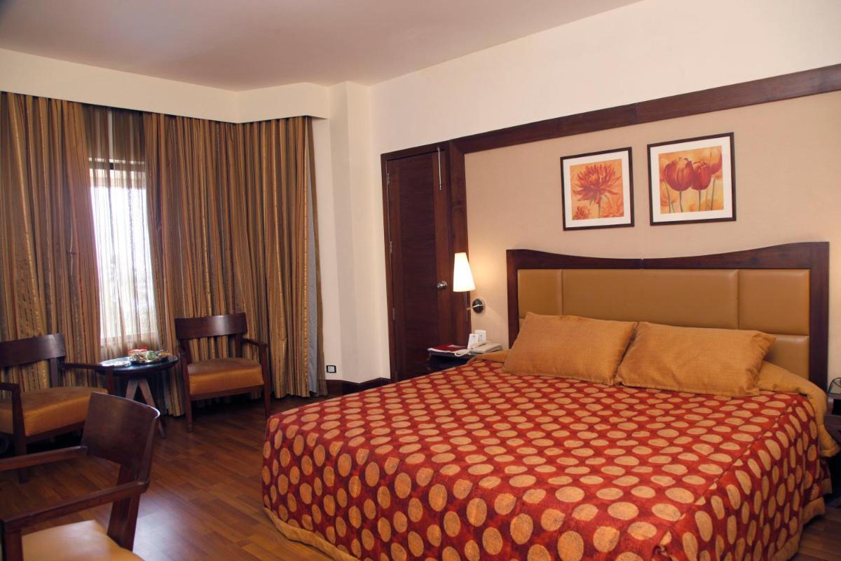 a hotel room with a large bed in a room at The Retreat Hotel & Convention Centre in Mumbai