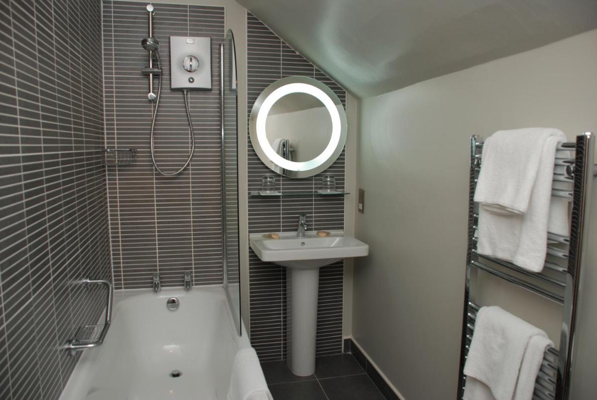 Kirklands Hotel - Housity