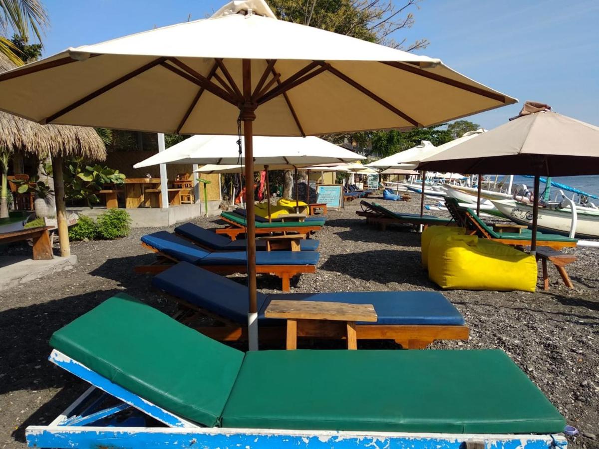 COCONUT BEACH BUNGALOWs & WARUNG - Housity