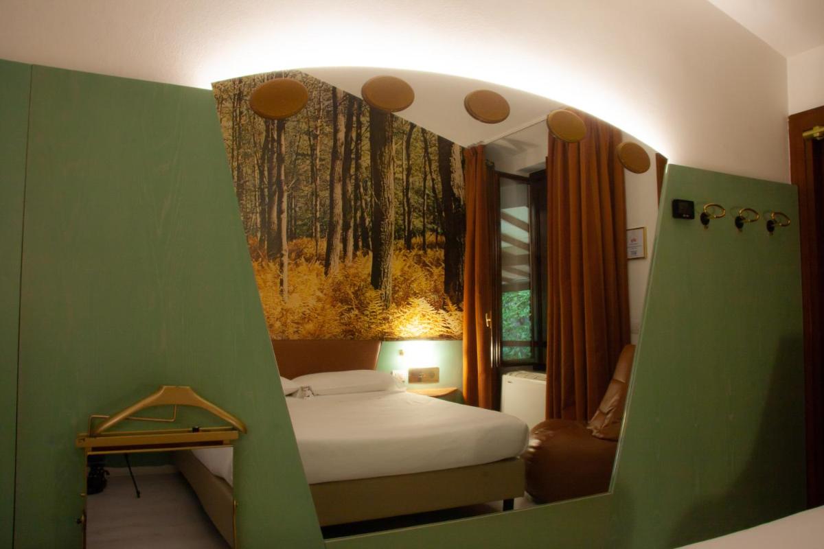 Hotel Motel 2000 - Housity
