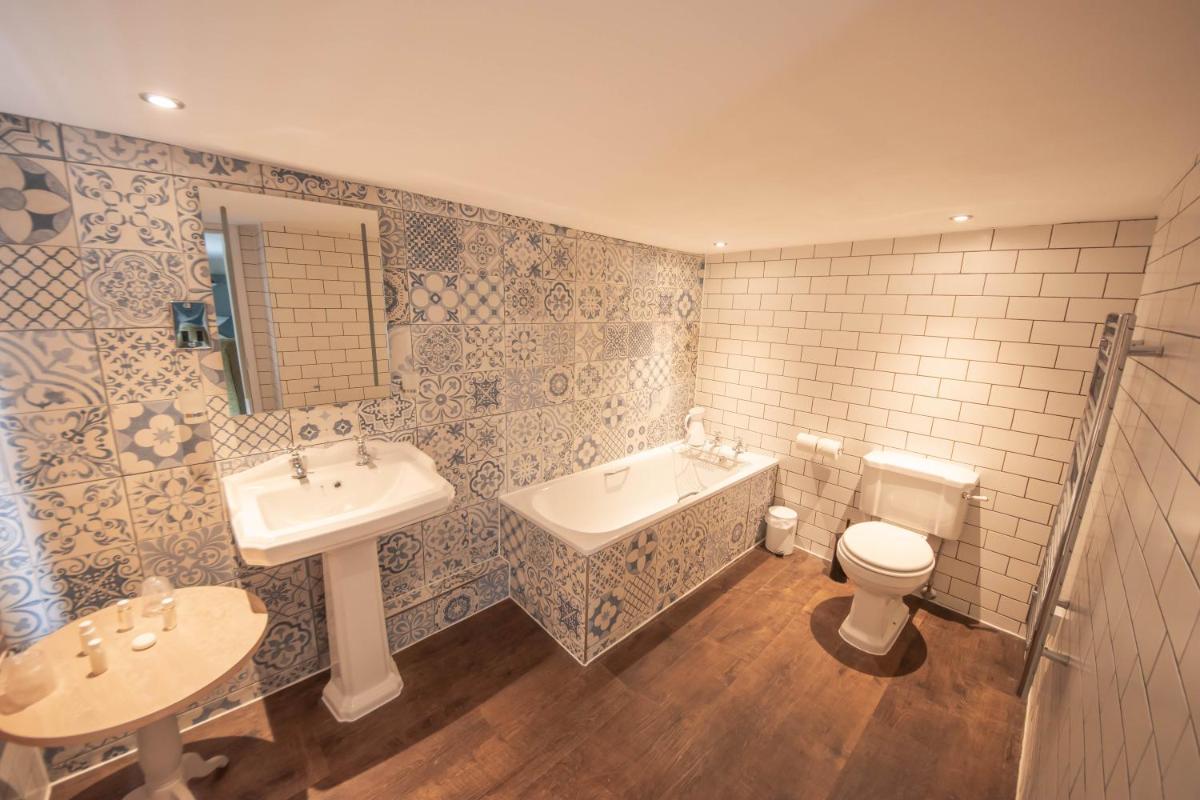 Norfolk Arms Hotel - Housity