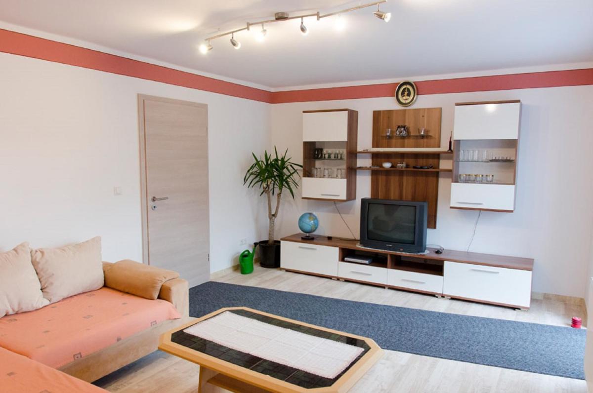 Ferien - Knierer - Housity