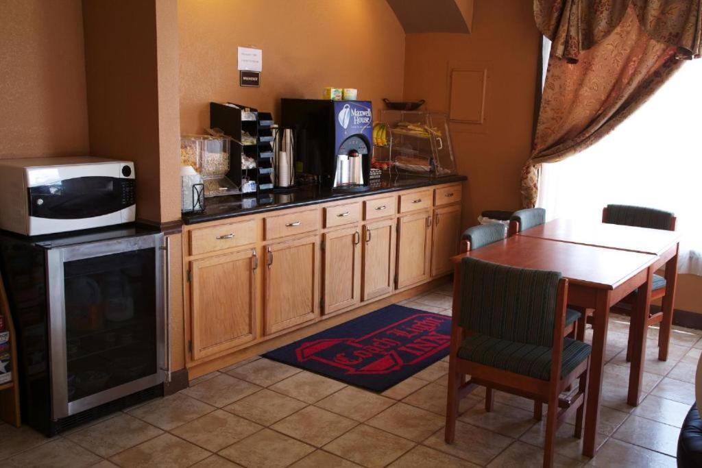 Coach Light Inn - Housity