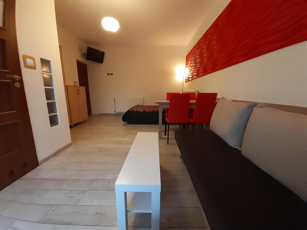 Pokoje gościnne "Lenka" - Housity