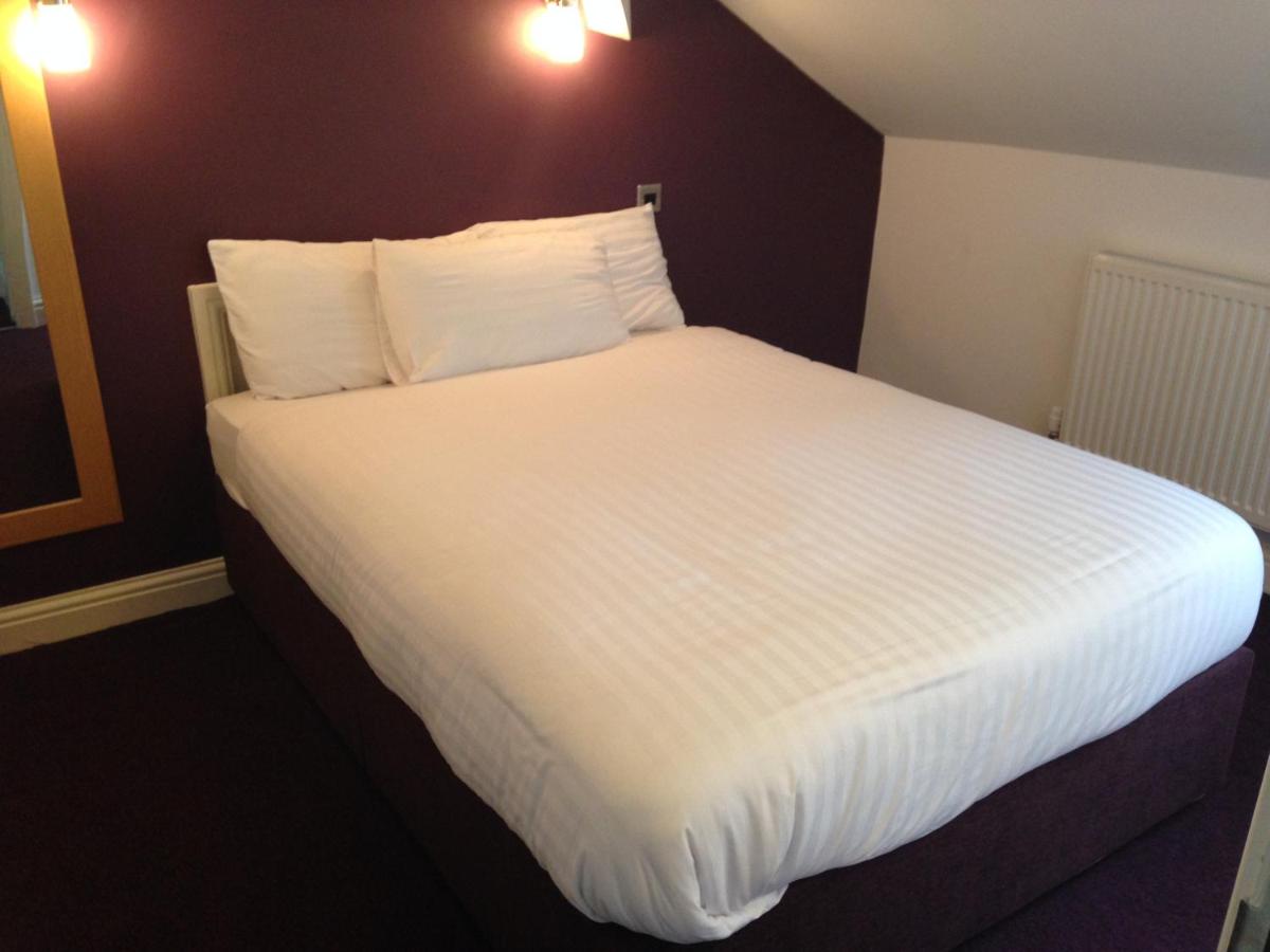 Hill View Hotel - Housity
