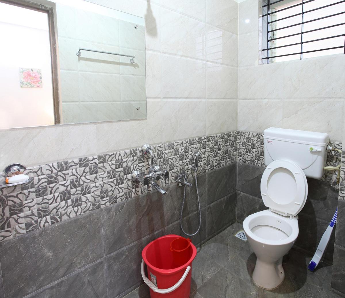 Qualtems Guest House - Housity