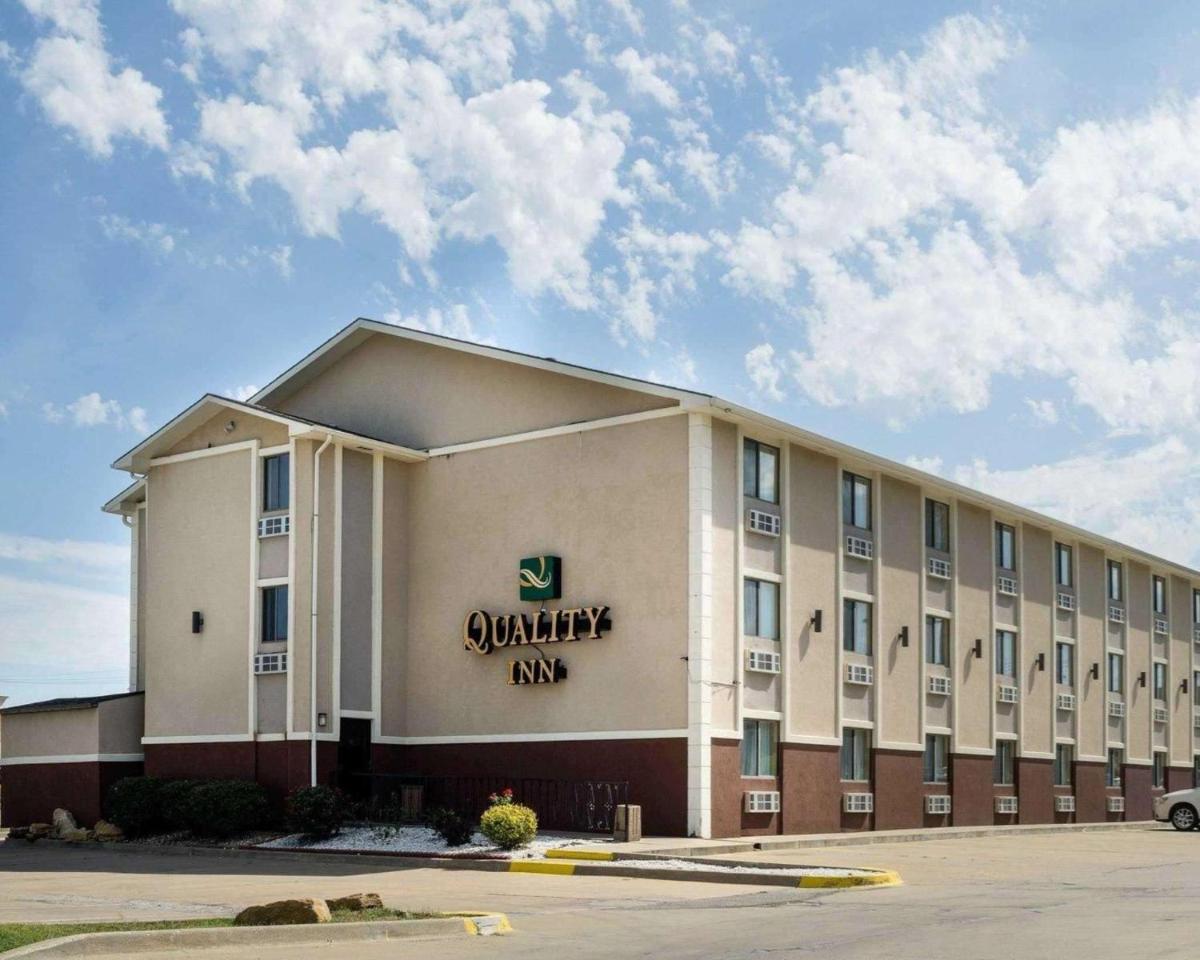 Quality Inn I-70 at Wanamaker - Housity