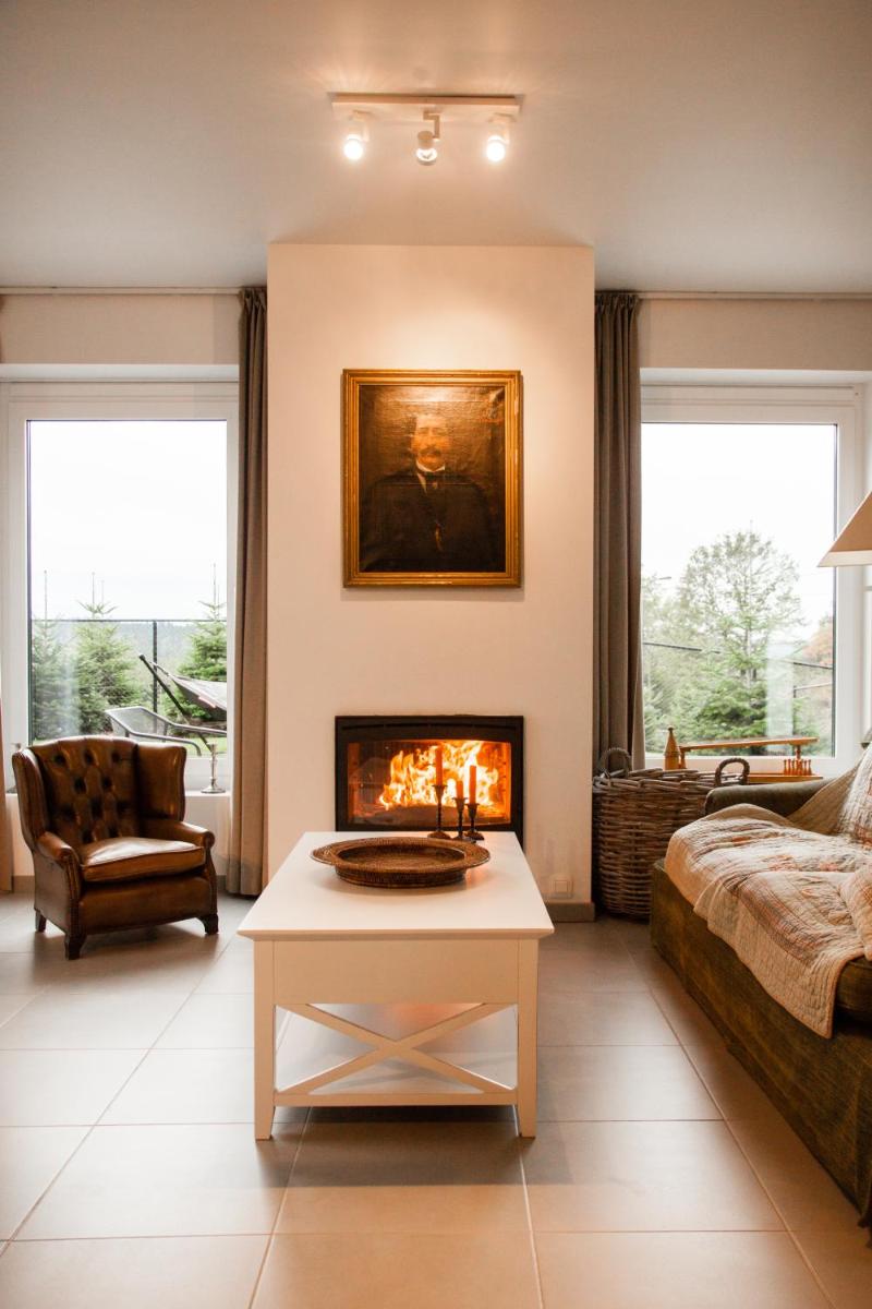 Pine Tree - Housity