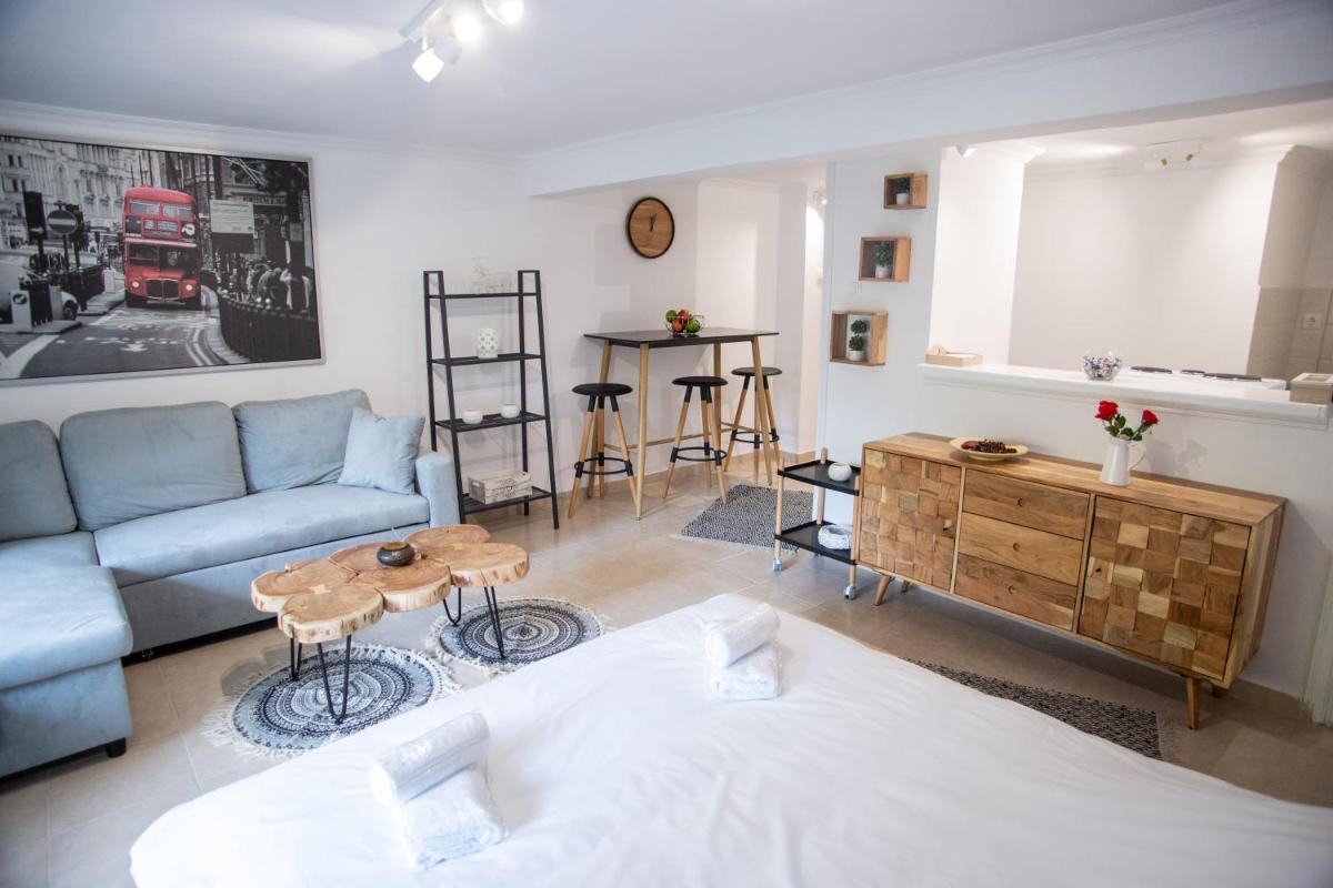 Thessaloniki Center Small Studio Apartment - Housity