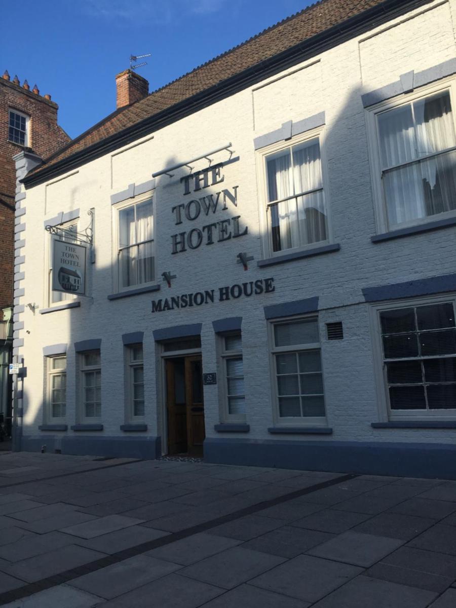 The Town Hotel - Housity