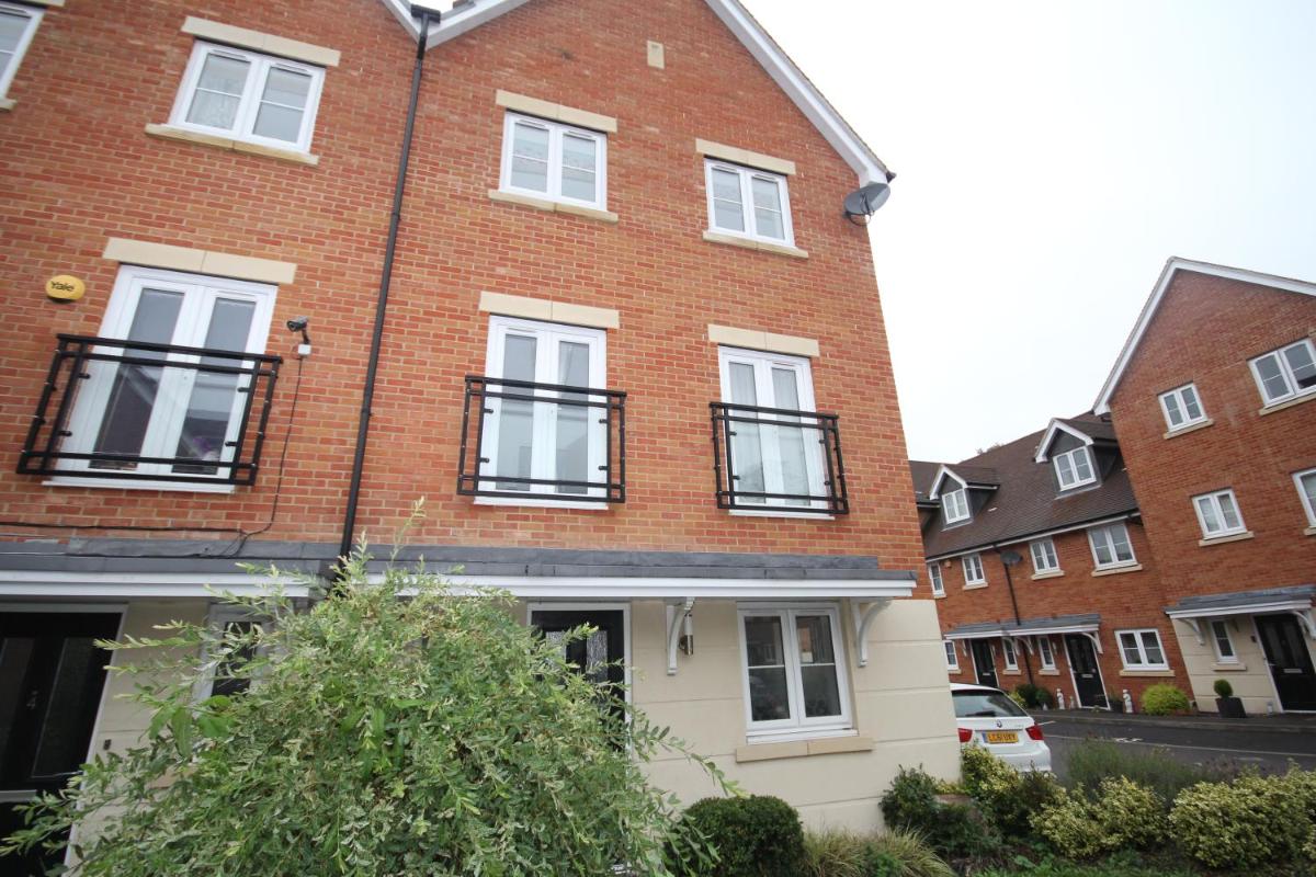 The Langley House - Housity