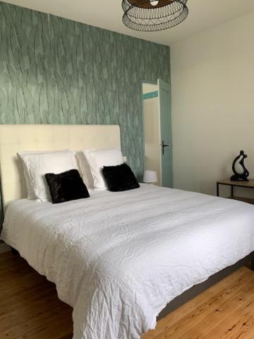 VILLA CATHY Chambres d hôtes - Housity