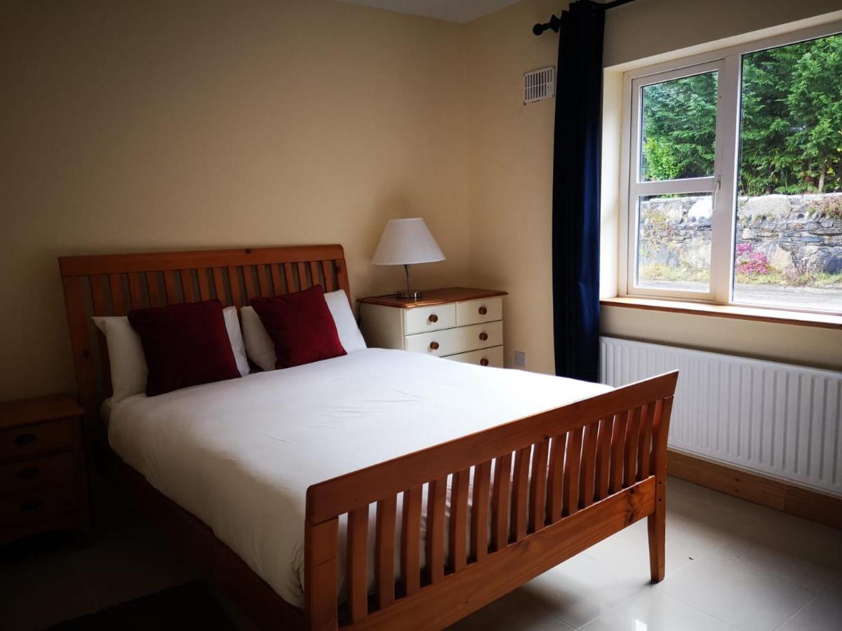Modern Six Bedroom House Westport - Housity