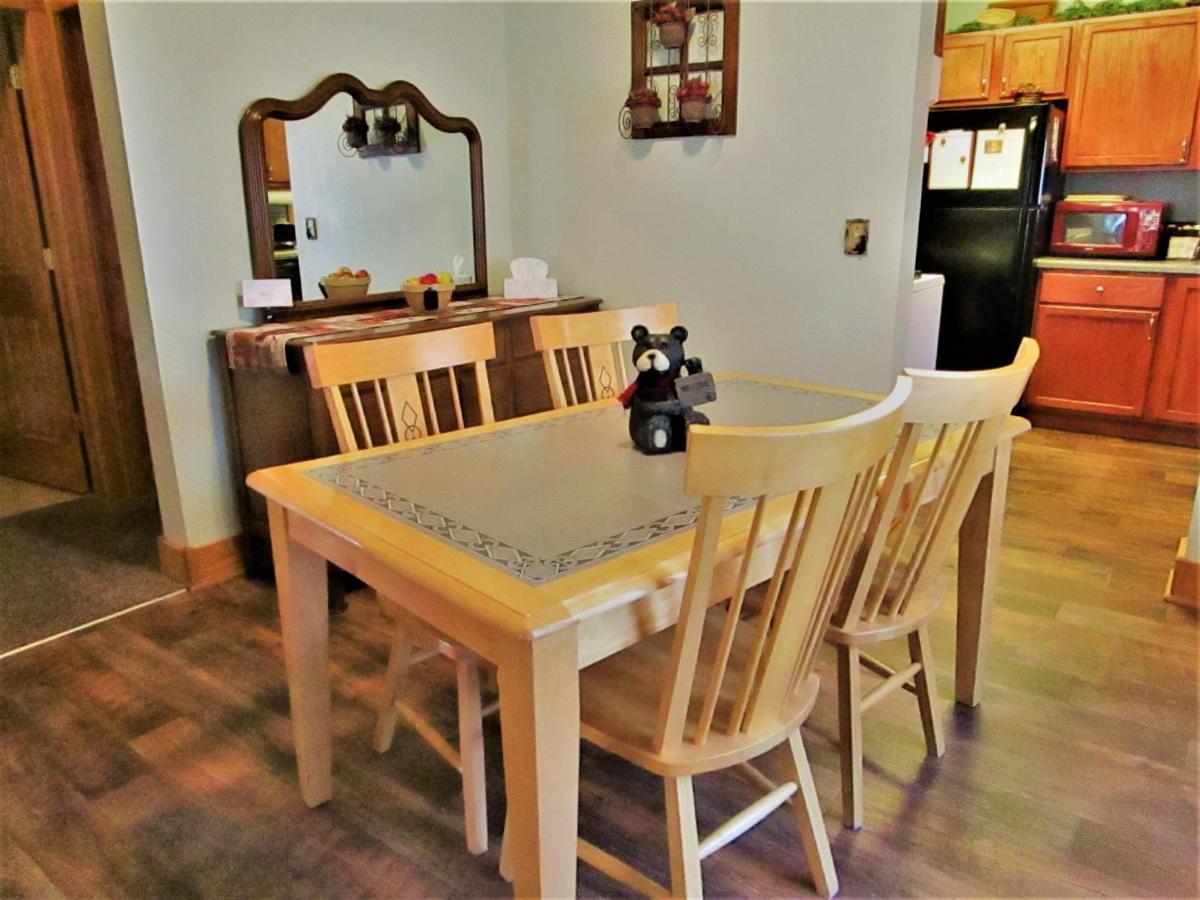 The Bear Den - Housity