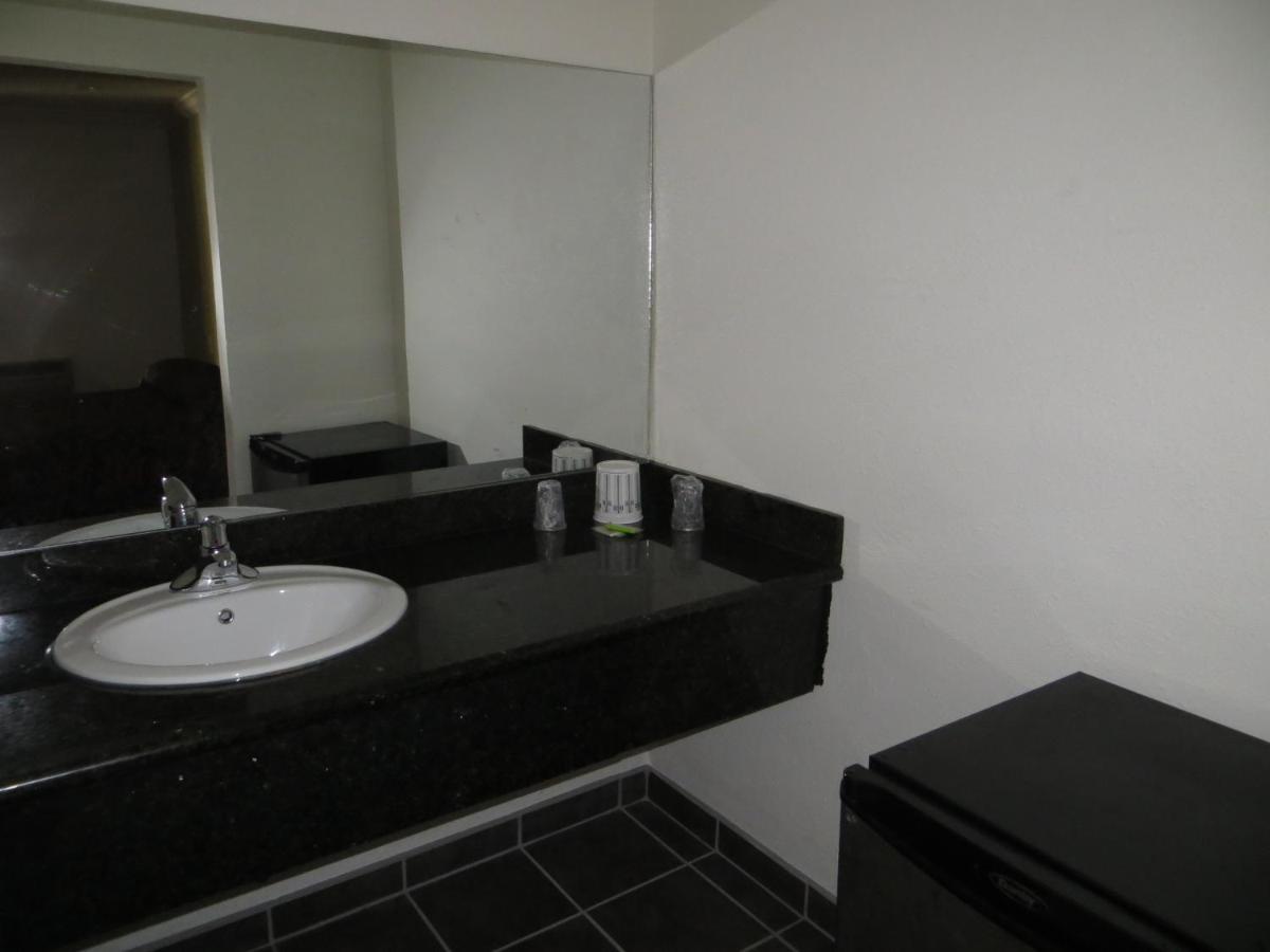 The Oaks Motel - Housity