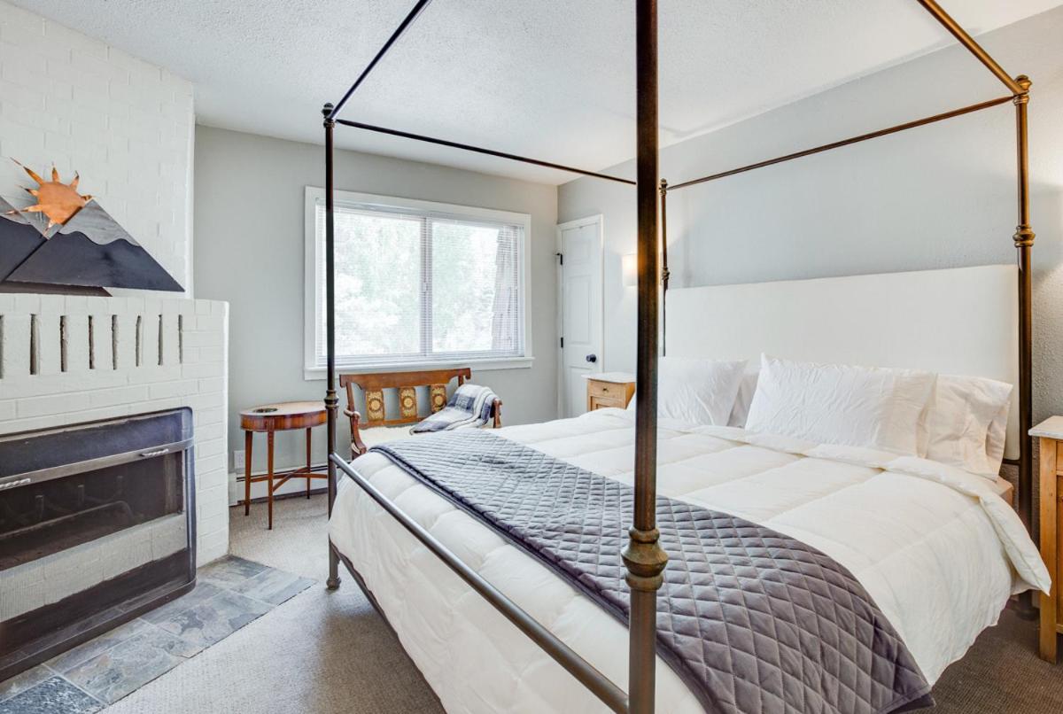 Riverside Retreat - Housity