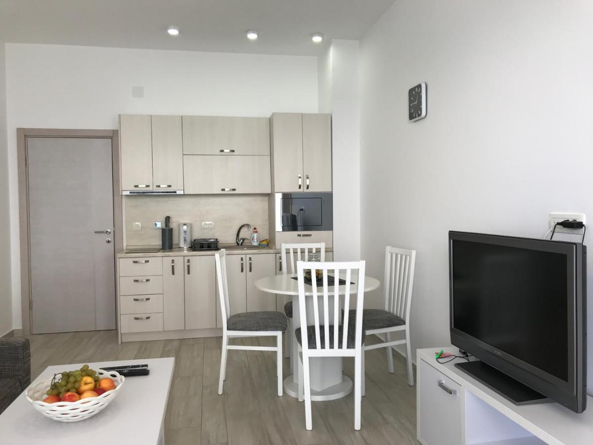 First line of the sea 1 - Housity