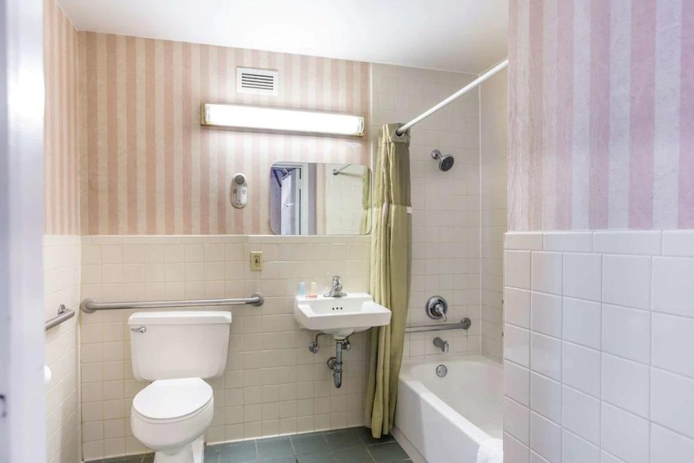 Lotus by Hotel Inn - Housity