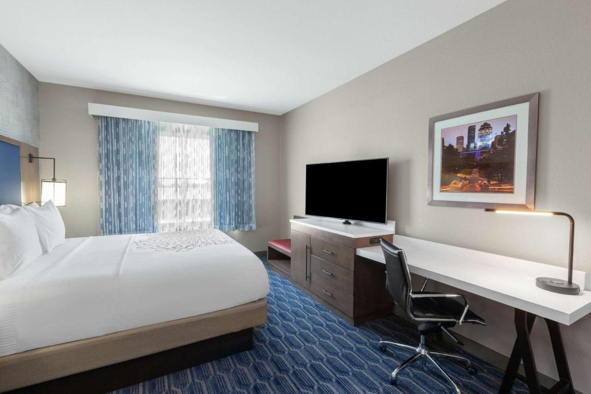 La Quinta by Wyndham Houston Channelview - Housity