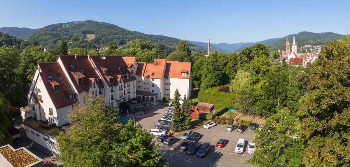 Vue générale sur la montagne ou vue sur la montagne depuis l'hôtel