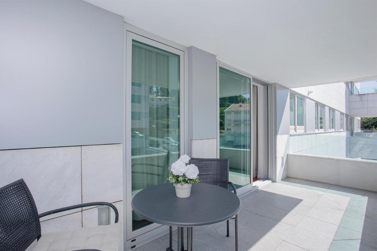 Liiiving in Porto - Balcony Dragão View - Housity