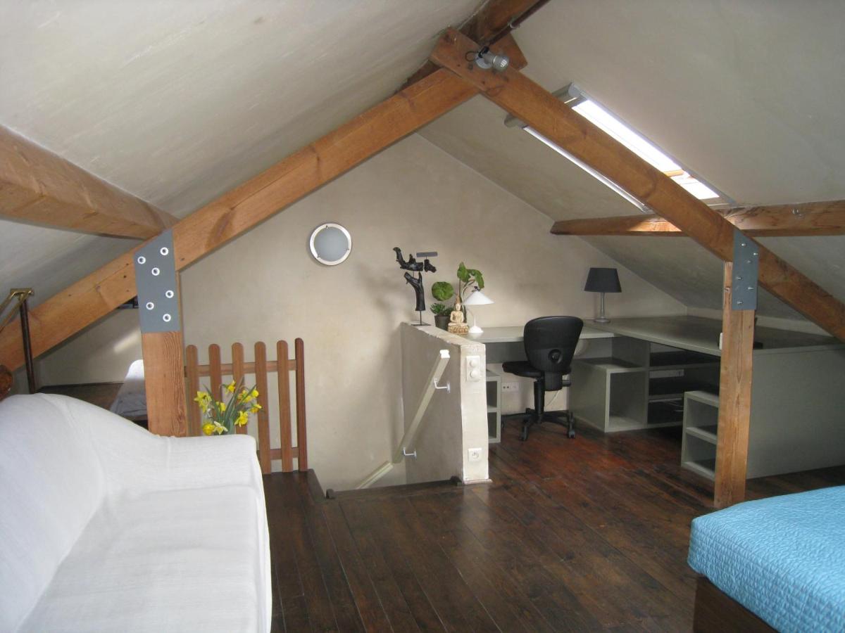 Vakantiehuis in de velden met zwemvijver en Jeu de Boules baan - Housity