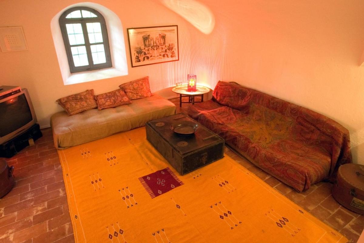 Castello Sannazzaro B&B - Housity
