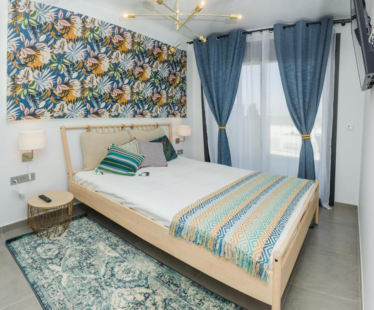 Suitetrails - Marine and Chrome Sea View Apartment