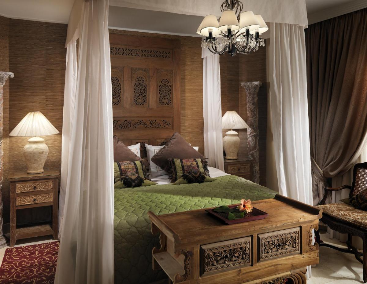 Cama o camas de una habitación en Royal Garden Villas, Luxury Hotel