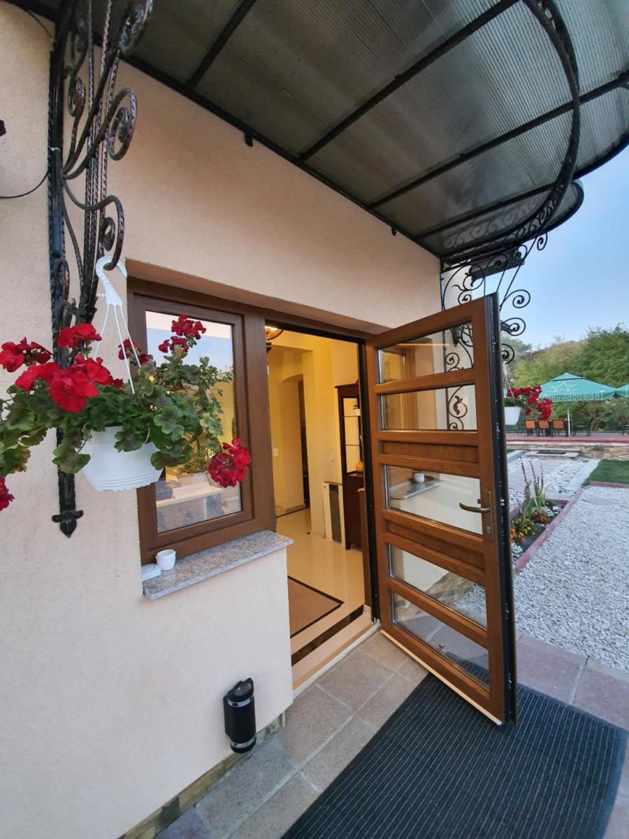 Pensiunea Brazi - Housity