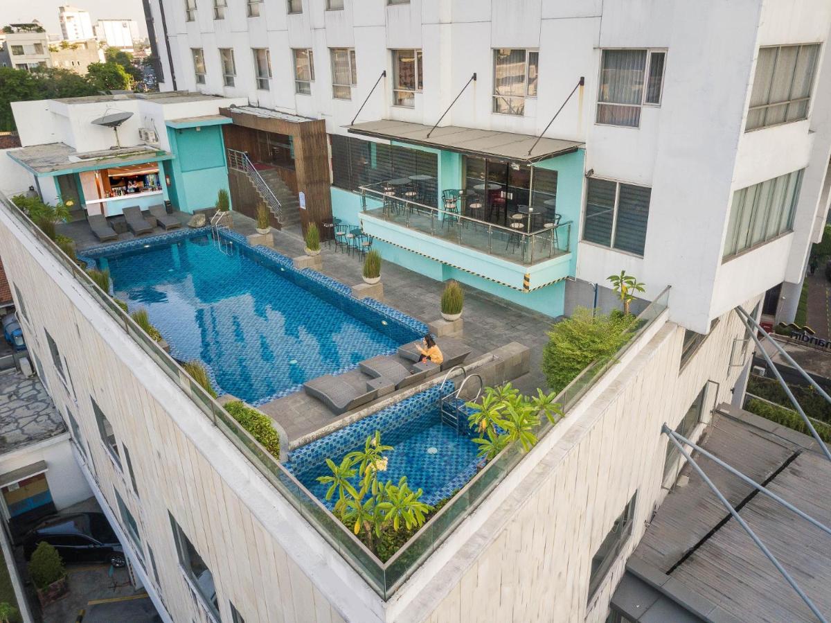 CROWN PRINCE Hotel Surabaya Managed by Midtown Indonesia - Housity