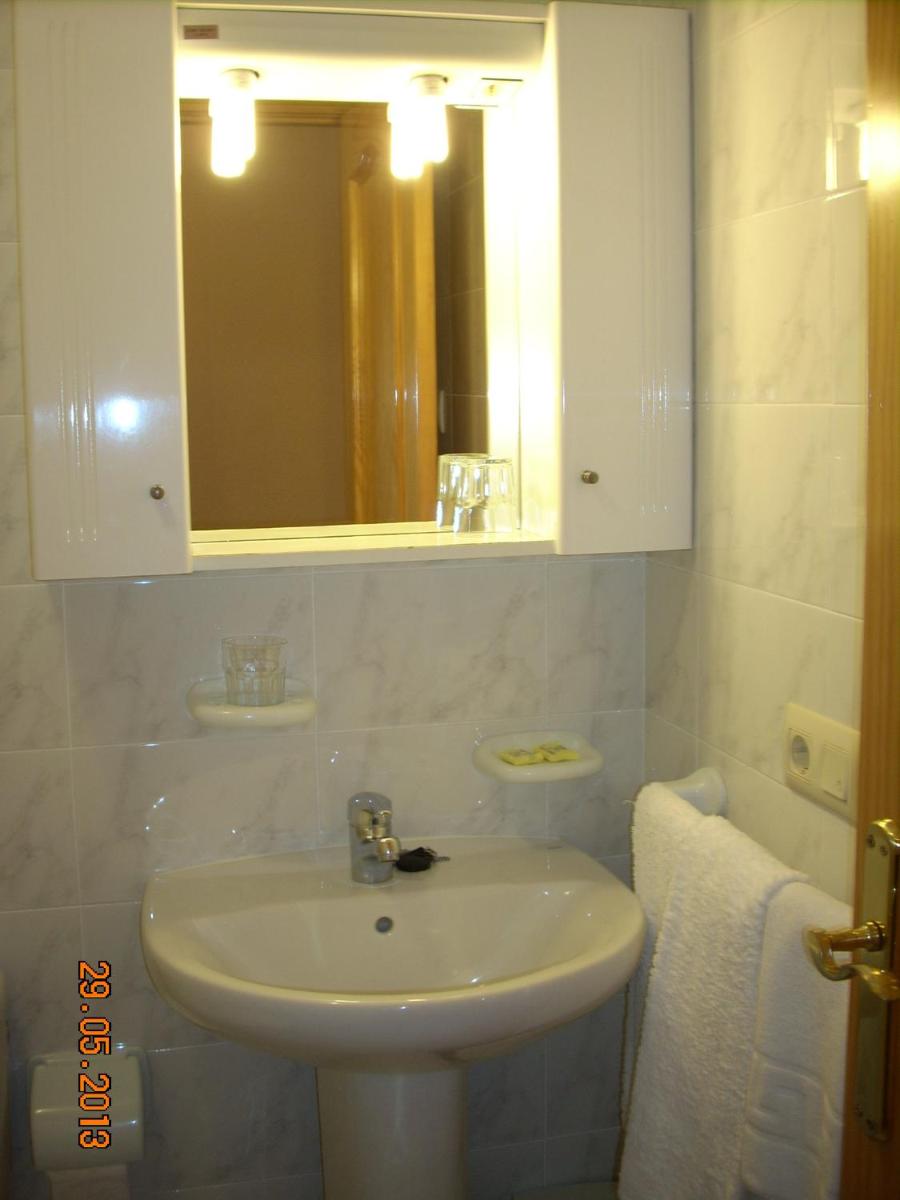 Hostal Vadama - Housity