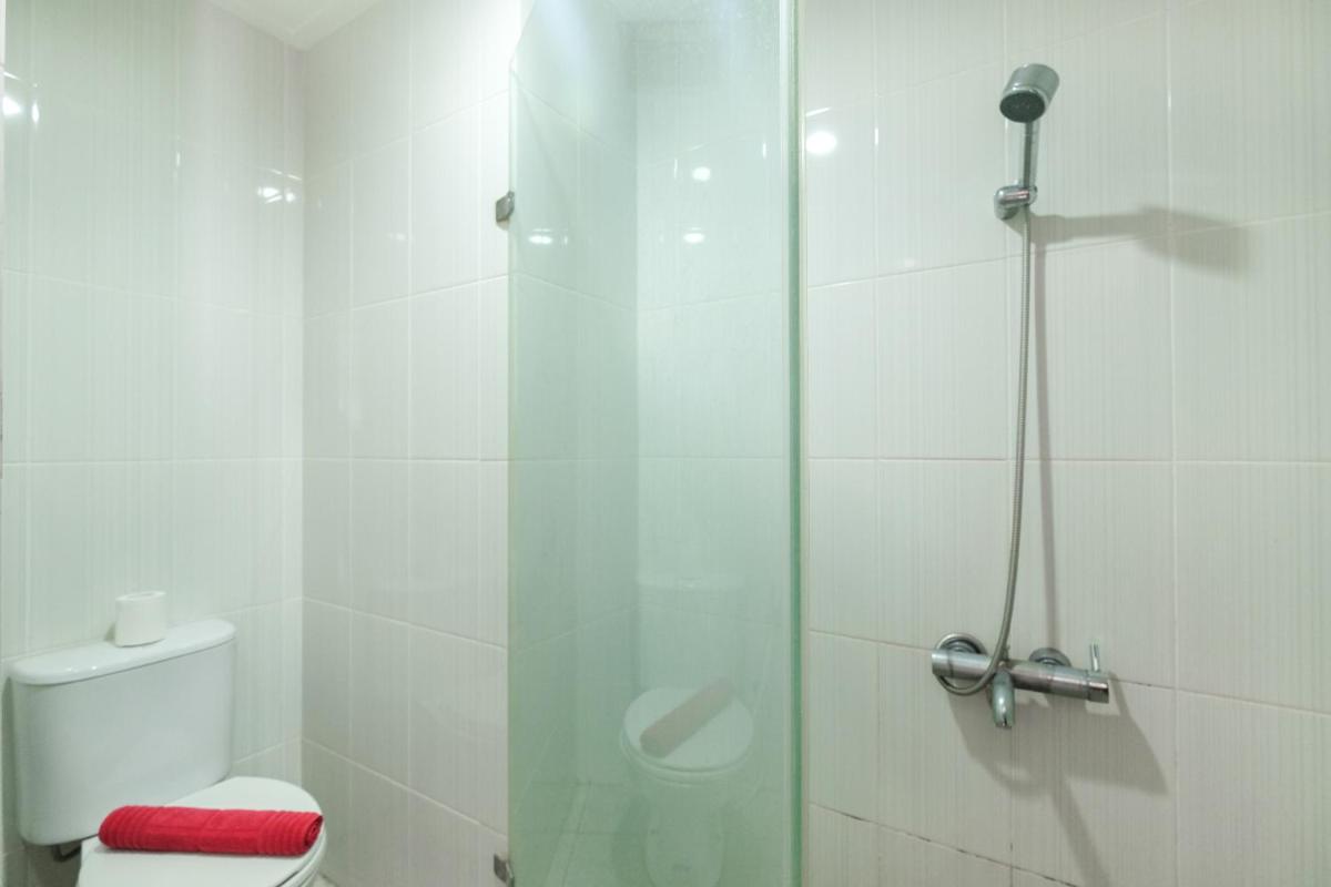 Cozy Studio at Tamansari Semanggi Apartment By Travelio - Housity