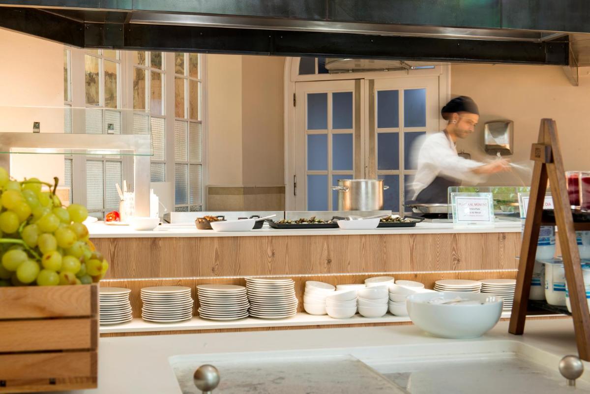 Una cocina o zona de cocina en Balneari Termes Victòria