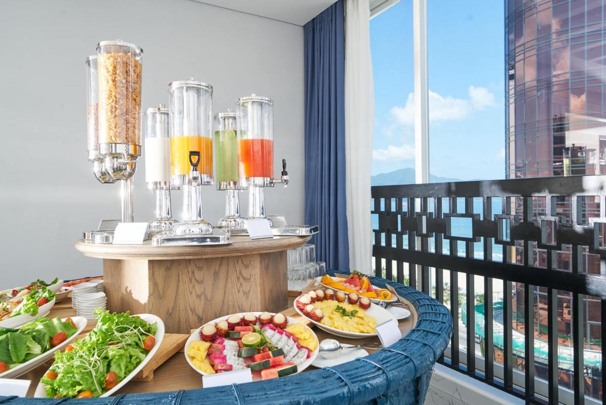 Sofiana My Khe Hotel & Spa- Rooftop Pool Bar - Housity