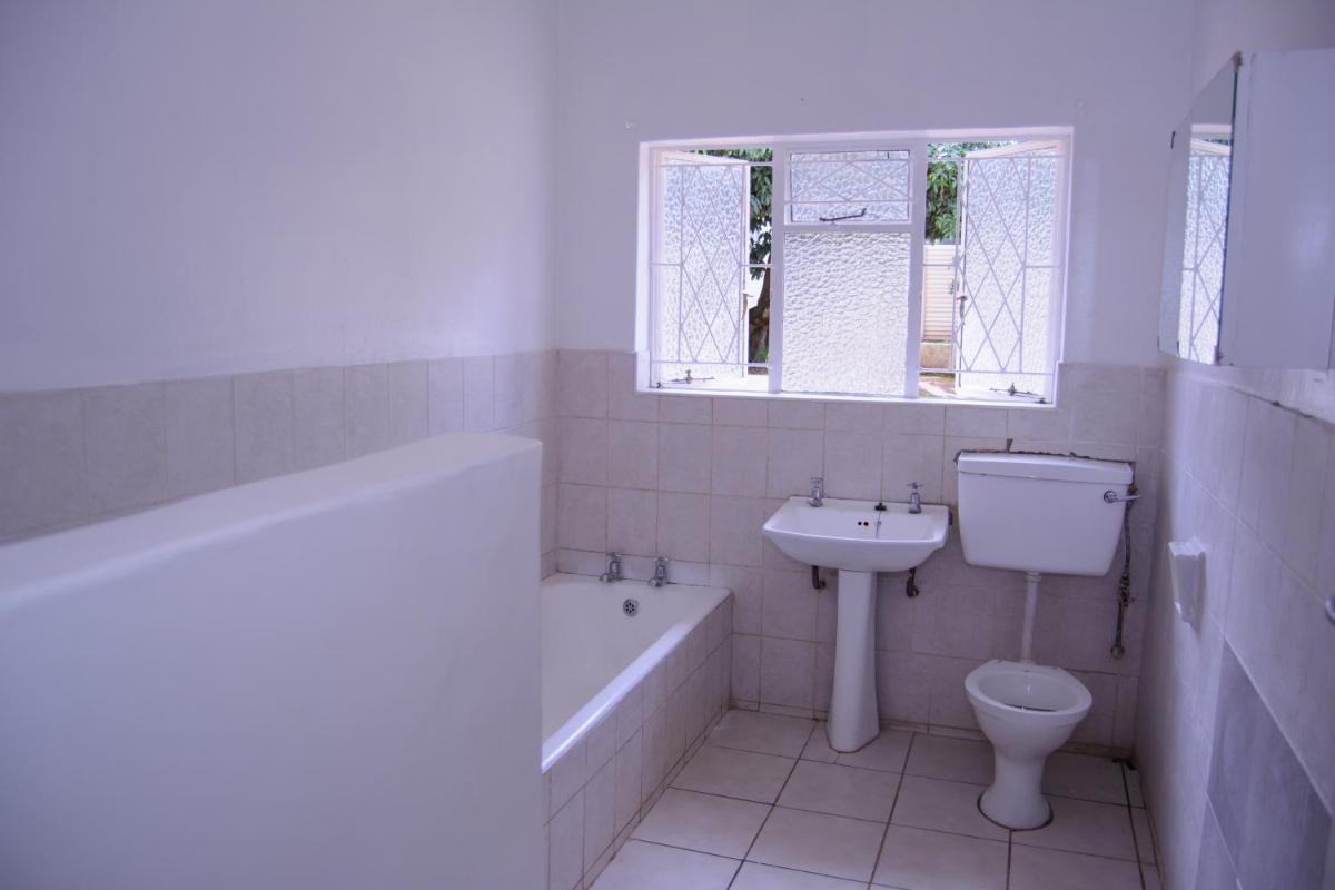 Suitetrails - Royal Guest House