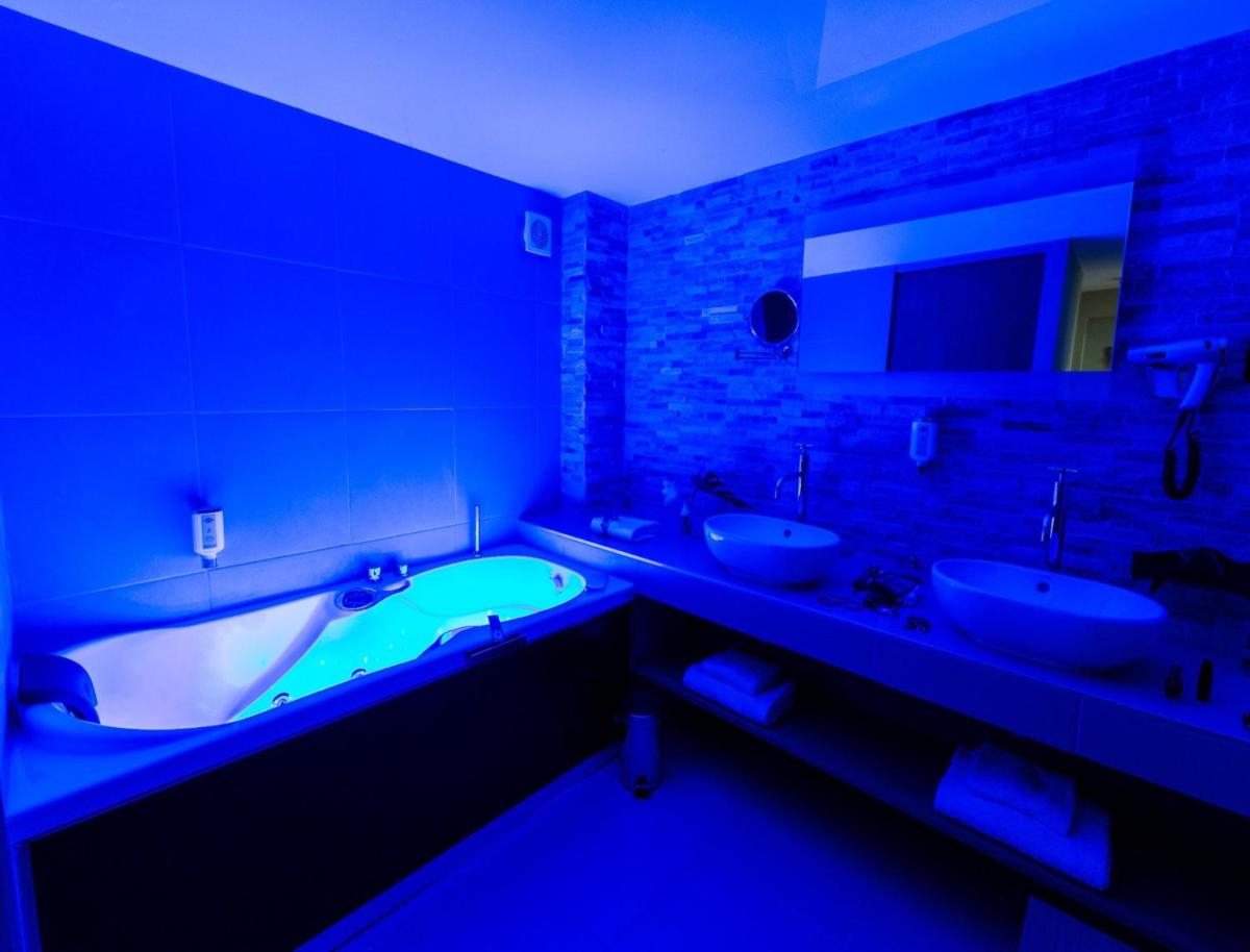Un ou plusieurs lits dans un hébergement de l'établissement Hôtel Spa Marotte