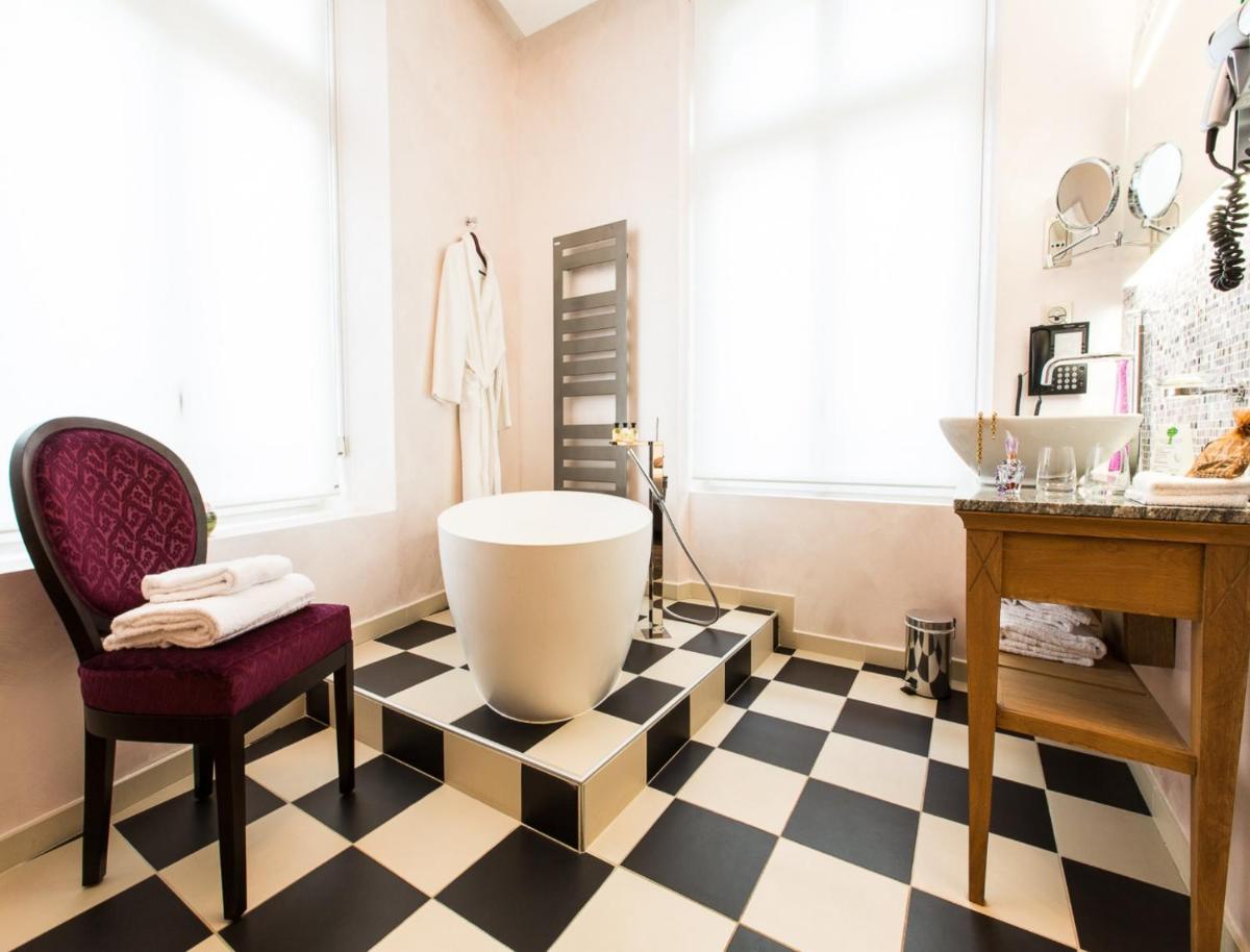 Coin salon dans l'établissement Hôtel Spa Marotte