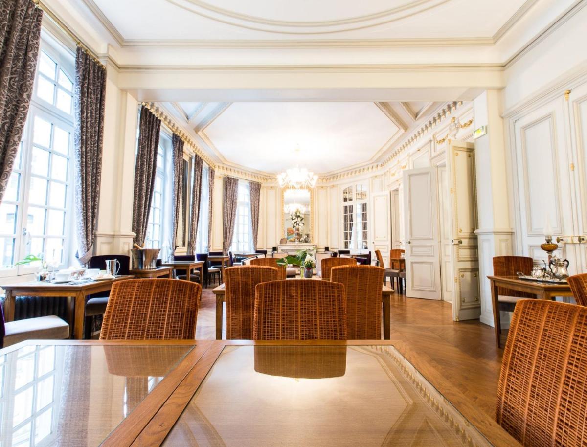Coin salon dans l'établissement Hôtel Spa Marotte