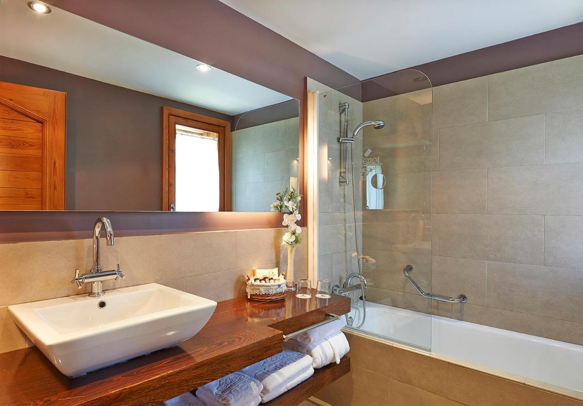 Un baño de Hotel Grèvol Spa