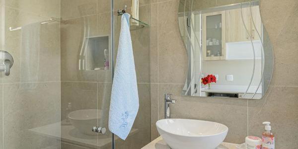 Ocean Breeze - Housity