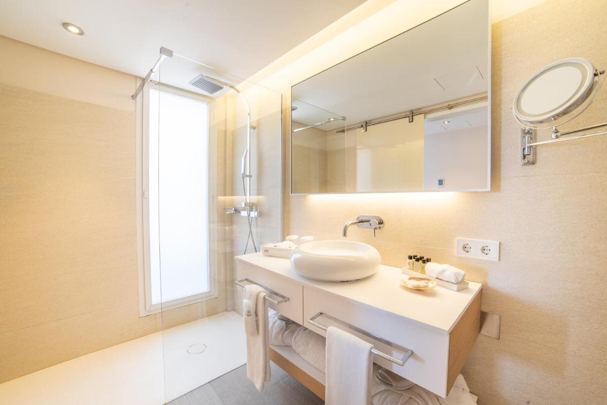 Un baño de Melbeach Hotel & Spa - Adults Only